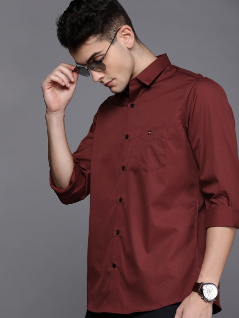 

Louis Philippe Sport Men Maroon Slim Fit Solid Casual Shirt