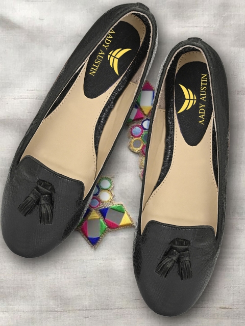 

AADY AUSTIN Women Black Textured Ballerinas