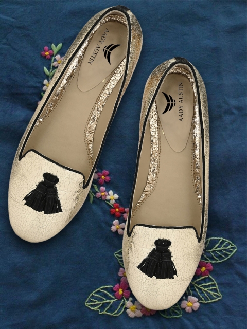

AADY AUSTIN Women Gold-Toned Solid Ballerinas