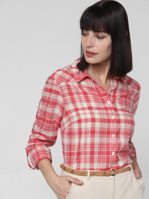 

Vero Moda Women Coral Pink & Off-White Slim Fit Checked Casual Shirt