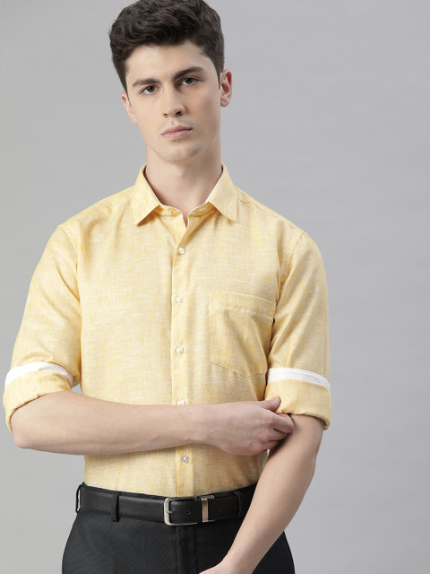 

IVOC Men Beige Slim Fit Solid Formal Shirt