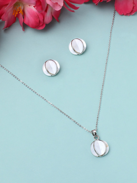 

Rubans Silver-Toned & White Handcrafted Jewellery Set