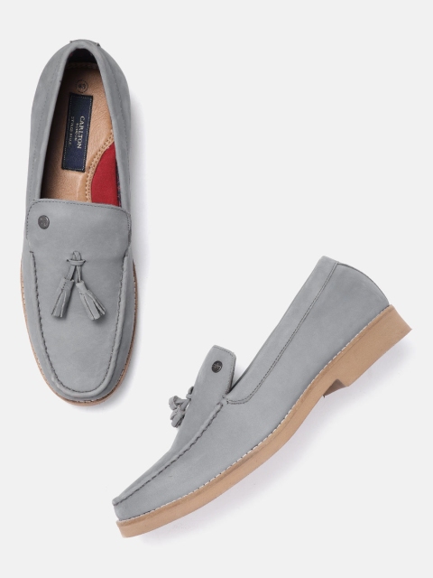 

Carlton London Men Grey Solid Tasselled Loafers