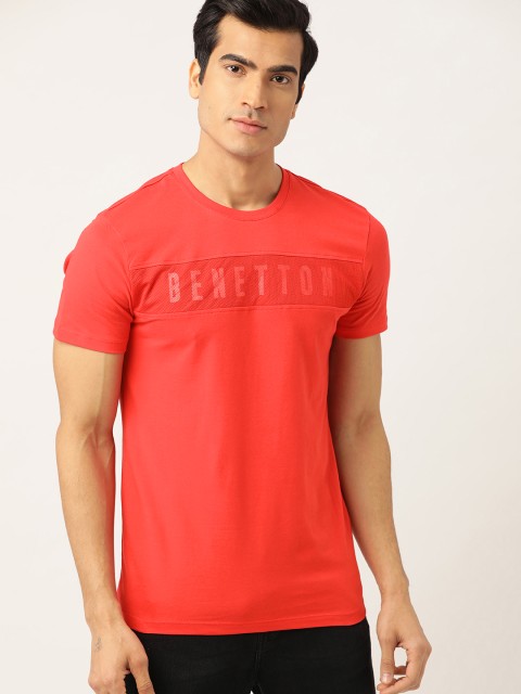 

United Colors of Benetton Men Red Solid Round Neck T-shirt
