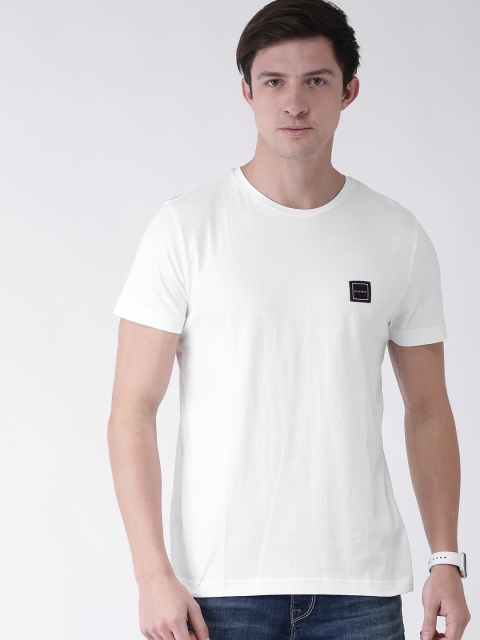 

Tommy Hilfiger Men White Solid Round Neck T-shirt With Applique detail