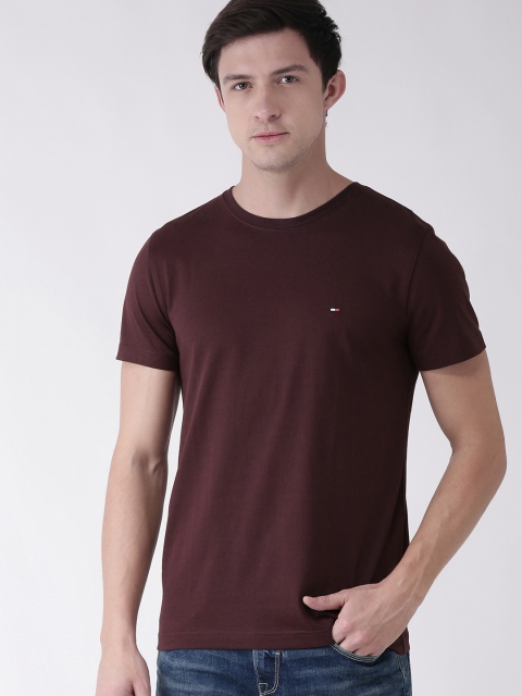 

Tommy Hilfiger Men Burgundy Solid Round Neck T-shirt