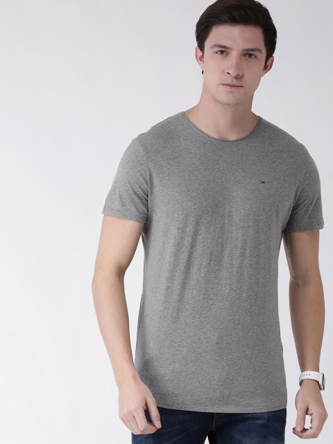 

Tommy Hilfiger Men Grey Solid Slim Fit Round Neck T-shirt