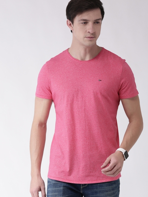 

Tommy Hilfiger Men Pink Solid Slim Fit Round Neck T-shirt