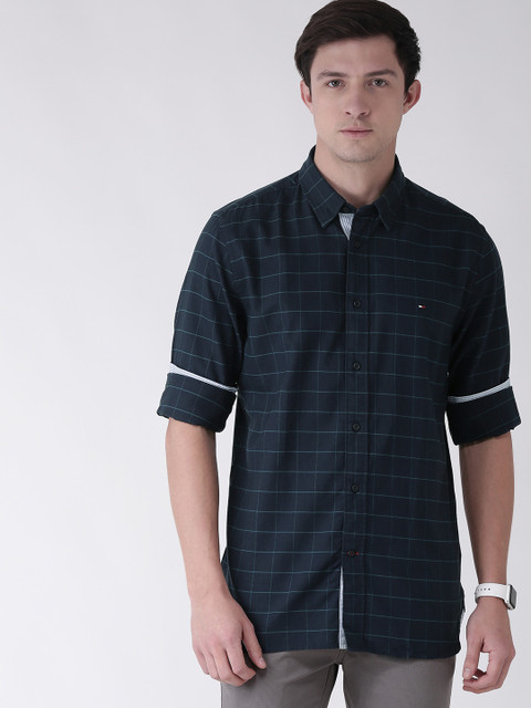 

Tommy Hilfiger Men Navy Blue Regular Fit Checked Casual Shirt