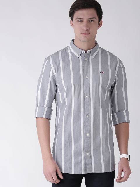 

Tommy Hilfiger Men Black & White Slim Fit Striped Casual Shirt