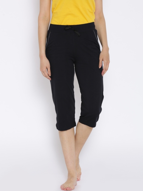 

Red Rose Black Lounge Capris T005