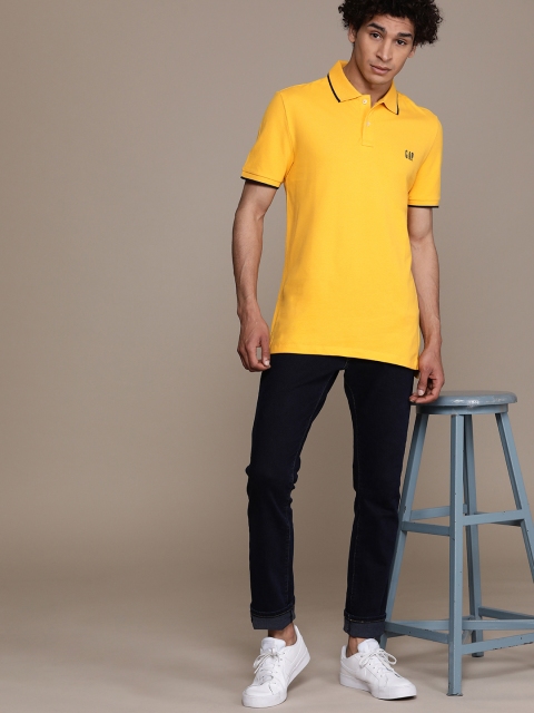 

GAP Men Yellow Solid Polo Collar T-shirt