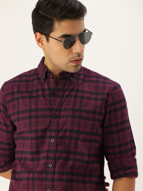 

GAP Men Burgundy & Black Regular Fit Checked Casual Shirt