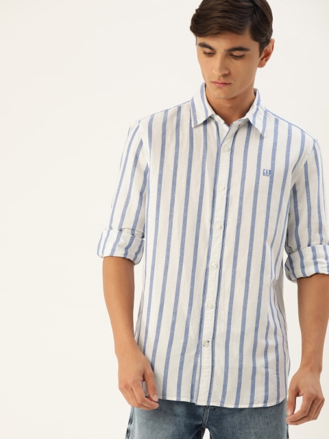 

GAP Men Blue & White Regular Fit Striped Casual Shirt