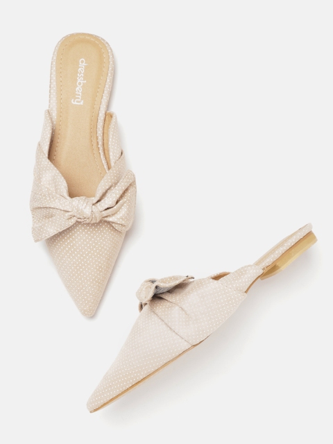 

DressBerry Women Beige & White Printed Mules