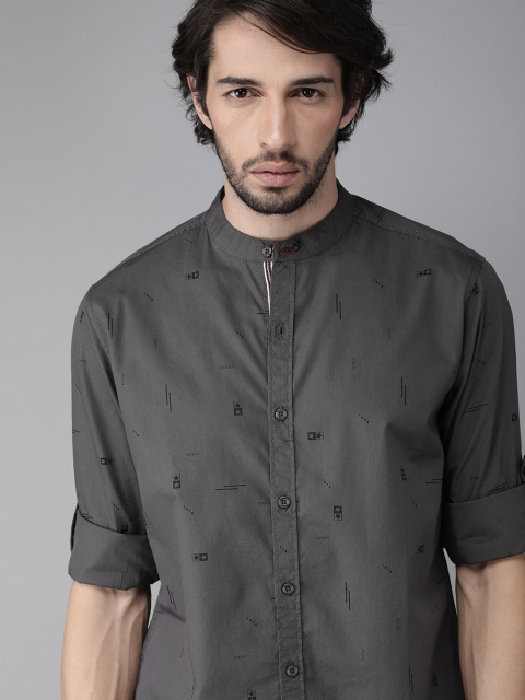 

Roadster Men Charcoal Grey & Black Regular Fit Printed Casual Shirt