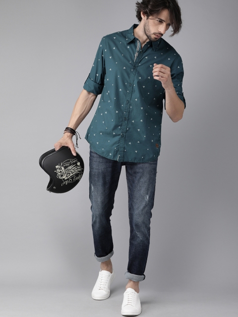 

Roadster Men Teal Green & White Regular Fit Printed Casual Shirt