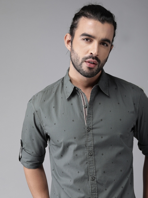 

Roadster Men Grey & Black Regular Fit Printed Casual Shirt