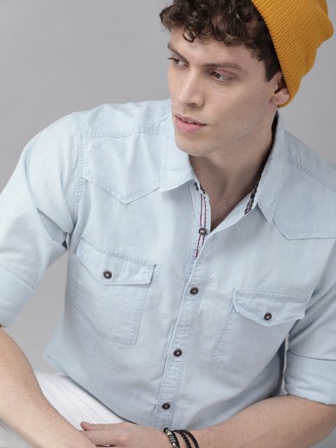 

Roadster Men Blue Regular Fit Solid Chambray Casual Shirt