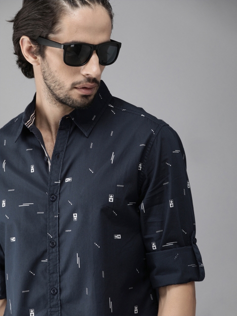 

Roadster Men Navy Blue & White Regular Fit Printed Casual Shirt