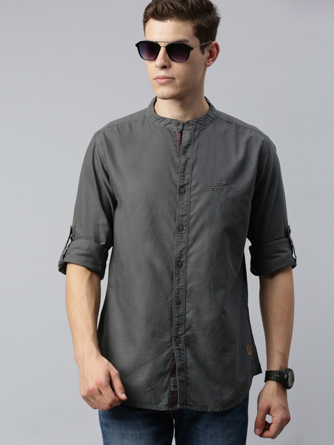 

Roadster Men Charcoal Grey Regular Fit Solid Casual Shirt
