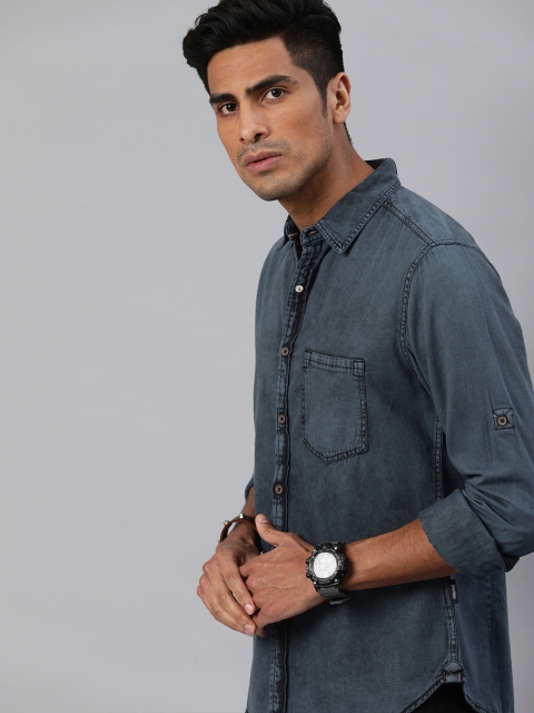 

Roadster Men Blue Regular Fit Faded Casual Chambray Shirt