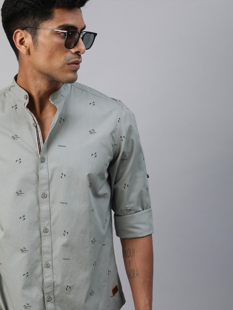 

Roadster Men Grey & Black Regular Fit Conversational Print Casual Shirt