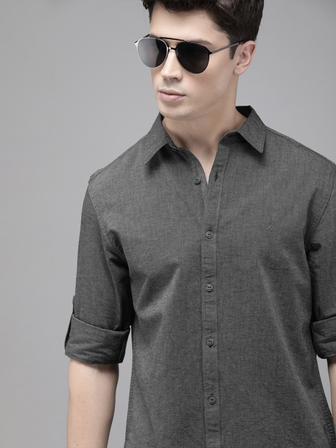 

Roadster Men Charcoal Grey Regular Fit Solid Casual Shirt