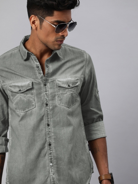 

Roadster Men Grey Regular Fit Faded Casual Chambray Shirt