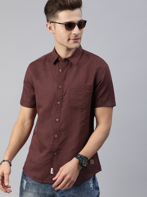 

Roadster Men Burgundy Regular Fit Solid Cotton Linen Casual Shirt