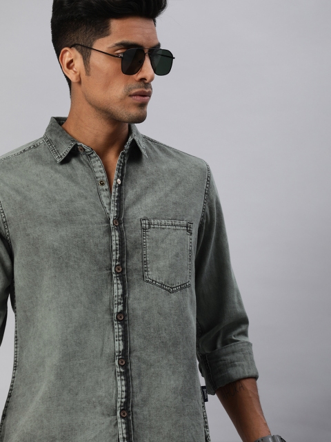 

Roadster Men Grey Regular Fit Faded Casual Chambray Shirt