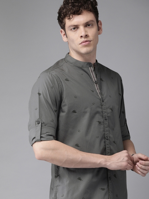 

Roadster Men Grey & Black Regular Fit Printed Casual Shirt