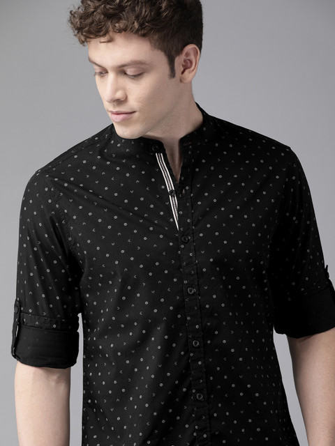 

Roadster Men Black & White Regular Fit Printed Casual Shirt