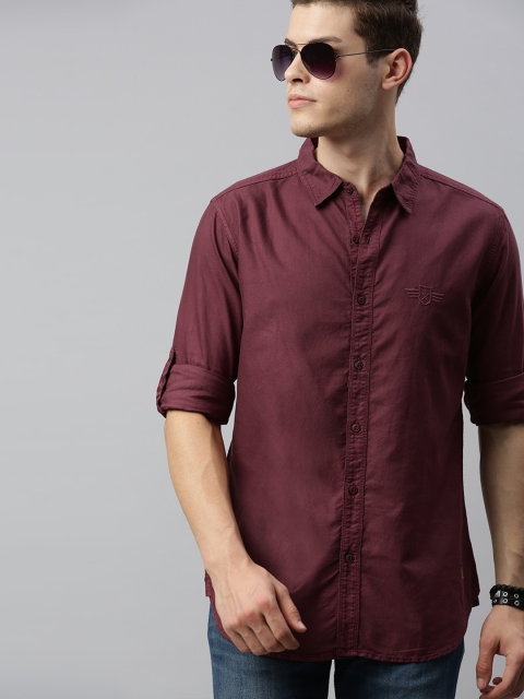 

Roadster Men Burgundy Regular Fit Solid Casual Shirt