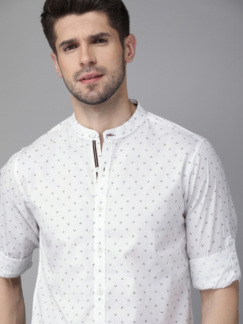 

Roadster Men White & Blue Regular Fit Striped Casual Shirt