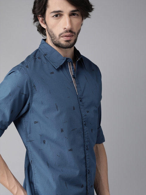 

Roadster Men Teal Blue & Black Regular Fit Printed Casual Shirt