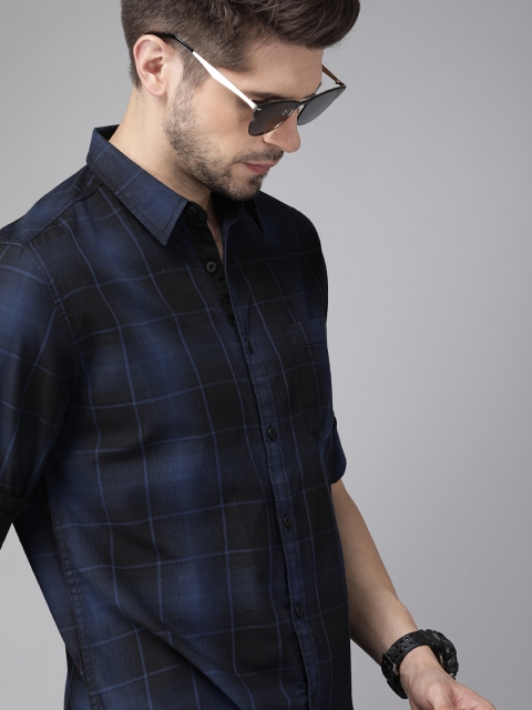 

Roadster Men Navy Blue & Black Regular Fit Checked Casual Shirt