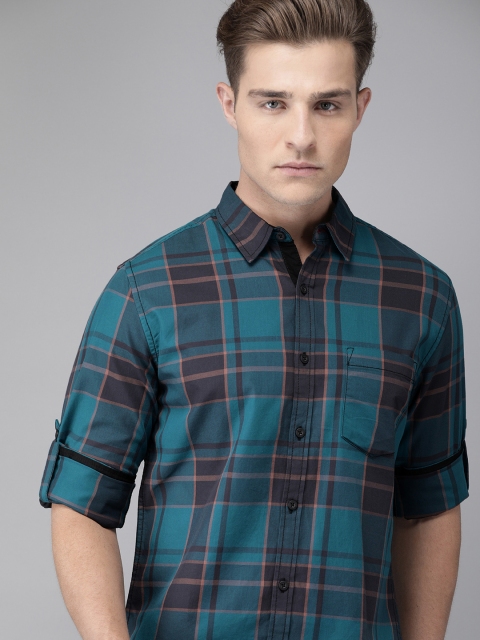 

Roadster Men Teal Blue & Black Regular Fit Checked Casual Shirt