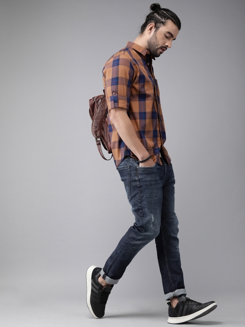 

Roadster Men Bronze-Toned & Blue Regular Fit Checked Casual Shirt