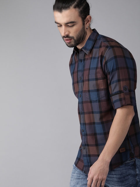

Roadster Men Brown & Navy Blue Regular Fit Checked Casual Shirt