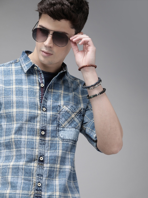 

Roadster Men Blue & Beige Regular Fit Checked Casual Shirt