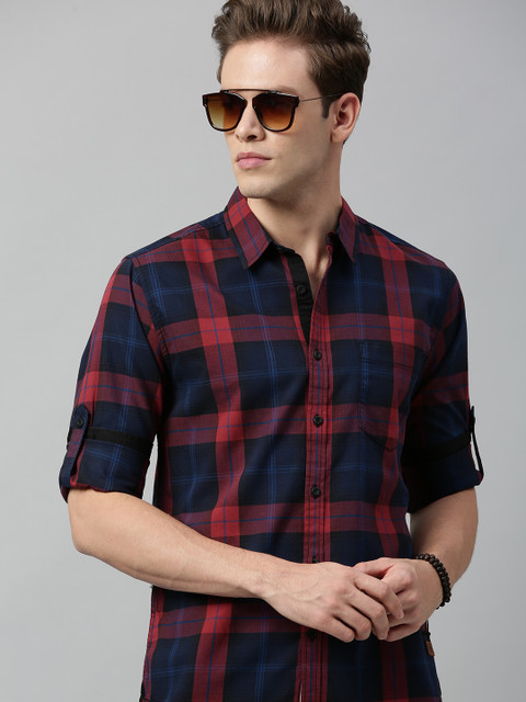 

Roadster Men Navy Blue & Red Regular Fit Checked Casual Shirt