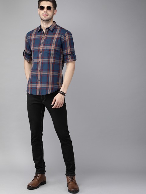 

Roadster Men Navy Blue & Peach-Coloured Regular Fit Checked Casual Shirt