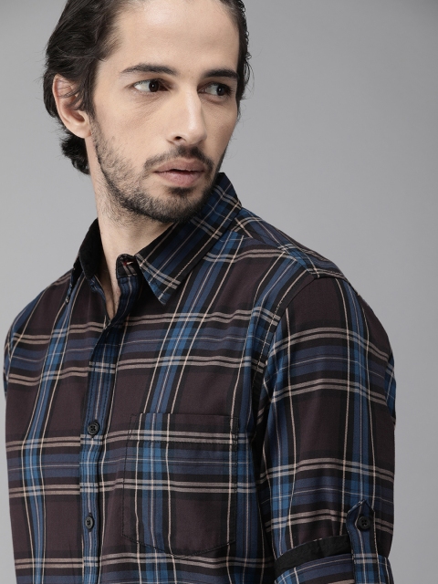 

Roadster Men Brown & Blue Regular Fit Checked Casual Shirt