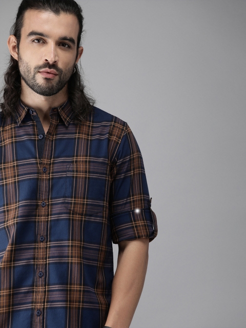 

Roadster Men Navy Blue & Brown Regular Fit Checked Casual Shirt