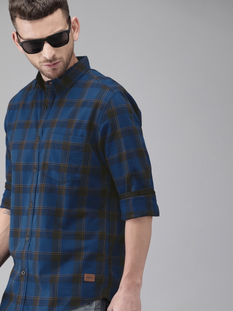 

Roadster Men Blue & Black Regular Fit Checked Casual Shirt