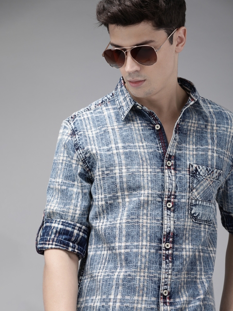 

Roadster Men Blue & Off-White Regular Fit Checked Casual Shirt