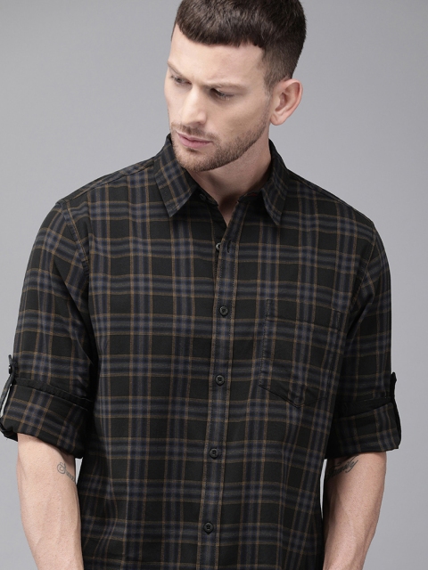 

Roadster Men Black & Navy Blue Regular Fit Checked Casual Shirt