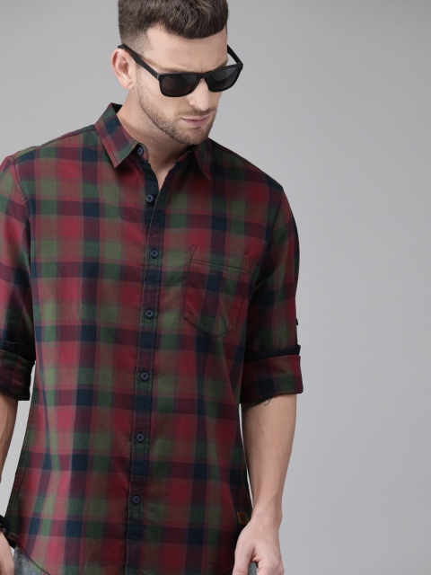 

Roadster Men Maroon & Olive Green Regular Fit Checked Casual Shirt