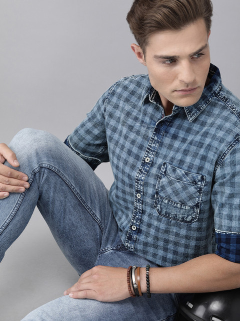 

Roadster Men Blue Regular Fit Checked Casual Shirt